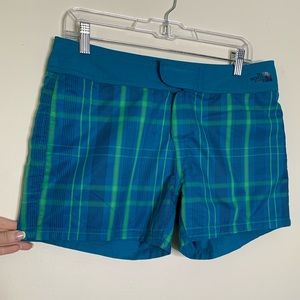 North Face Reversible Solid/Plaid Shorts 4” Sz 8